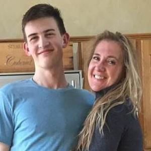 Meet your Posher, Sandy